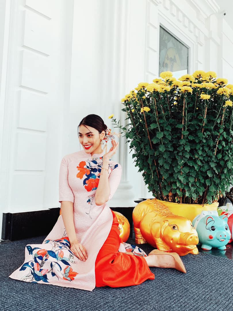 Tết đầu tiên bên gia đình chồng của mỹ nhân Việt: Người chứng minh đúng chuẩn vợ hiền dâu thảo, người xúng xính áo quần cùng chồng đi du xuân - Ảnh 4. Tết đầu tiên bên gia đình chồng của mỹ nhân Việt: Người chứng minh đúng chuẩn vợ hiền dâu thảo, người xúng xính áo quần cùng chồng đi du xuân - Ảnh 4.