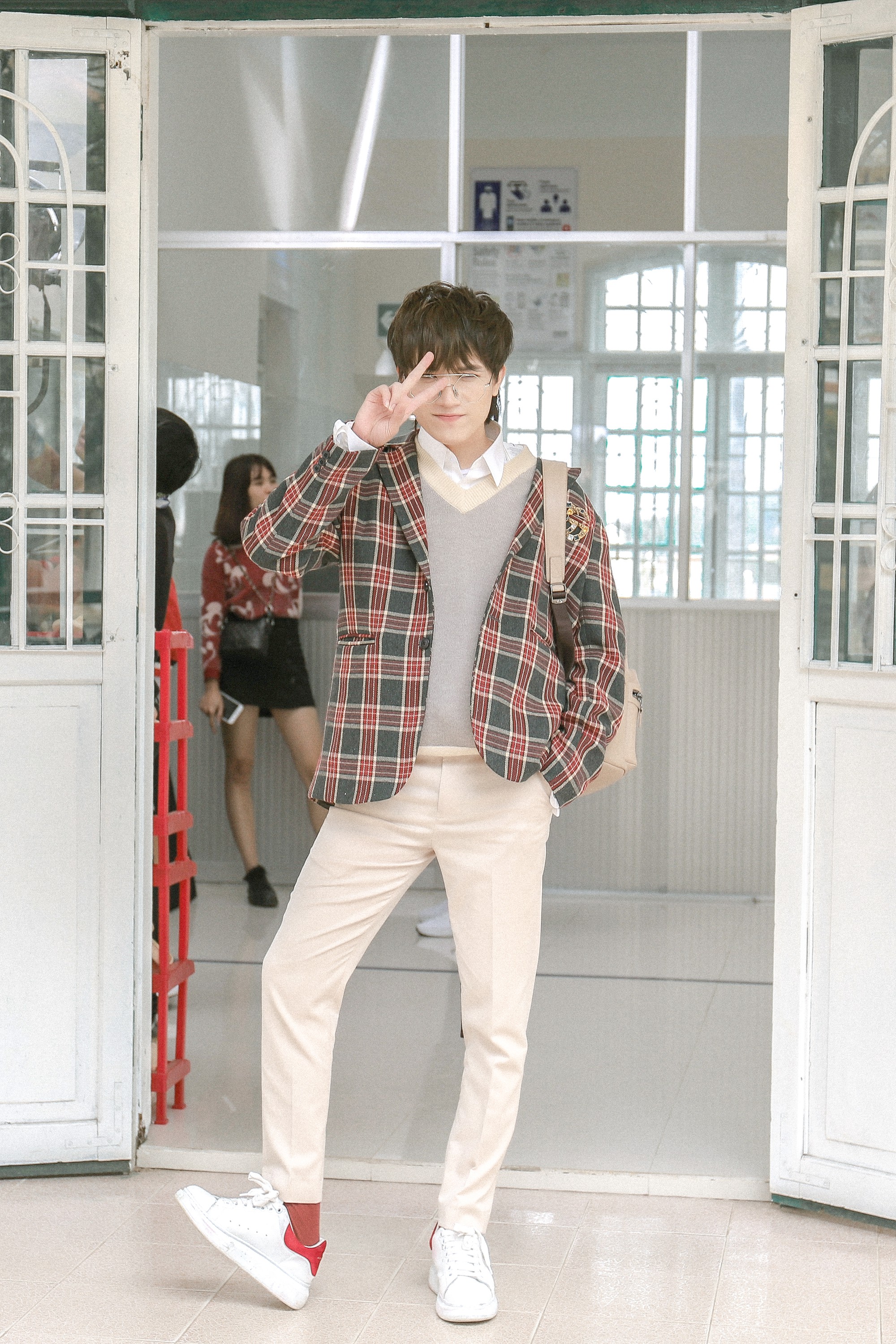 Một năm sau hit trăm triệu view, Anh Tú (The Voice) rục rịch trở lại bằng bản ballad lụi tim mới toanh? - Ảnh 4. Một năm sau hit trăm triệu view, Anh Tú (The Voice) rục rịch trở lại bằng bản ballad lụi tim mới toanh? - Ảnh 4.