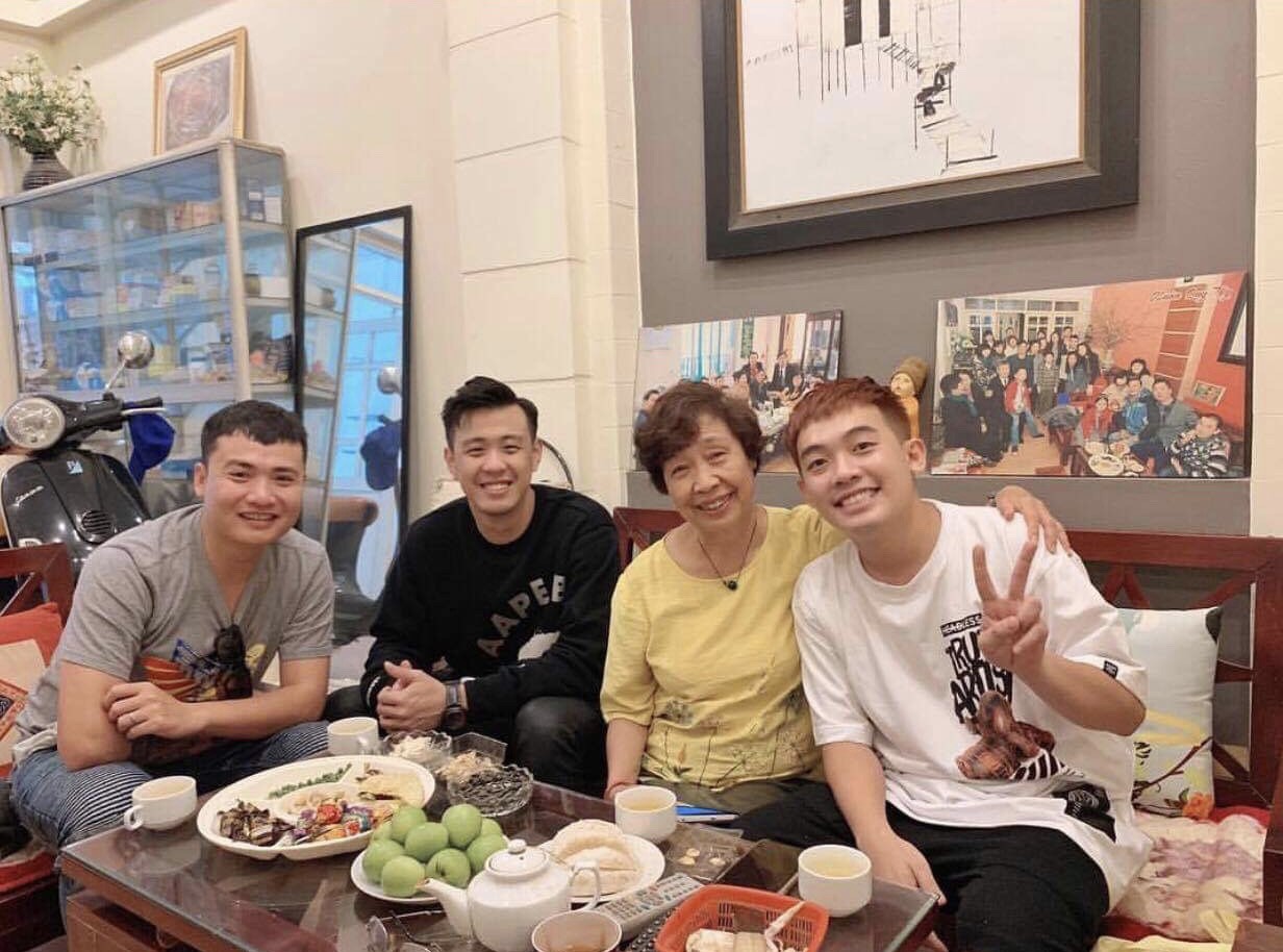 Phở Đặc biệt đăng ảnh sang thăm bố mẹ Toàn Shinoda kèm caption: Bác vẫn khoẻ nhé anh! - Ảnh 2. Phở Đặc biệt đăng ảnh sang thăm bố mẹ Toàn Shinoda kèm caption: Bác vẫn khoẻ nhé anh! - Ảnh 2.