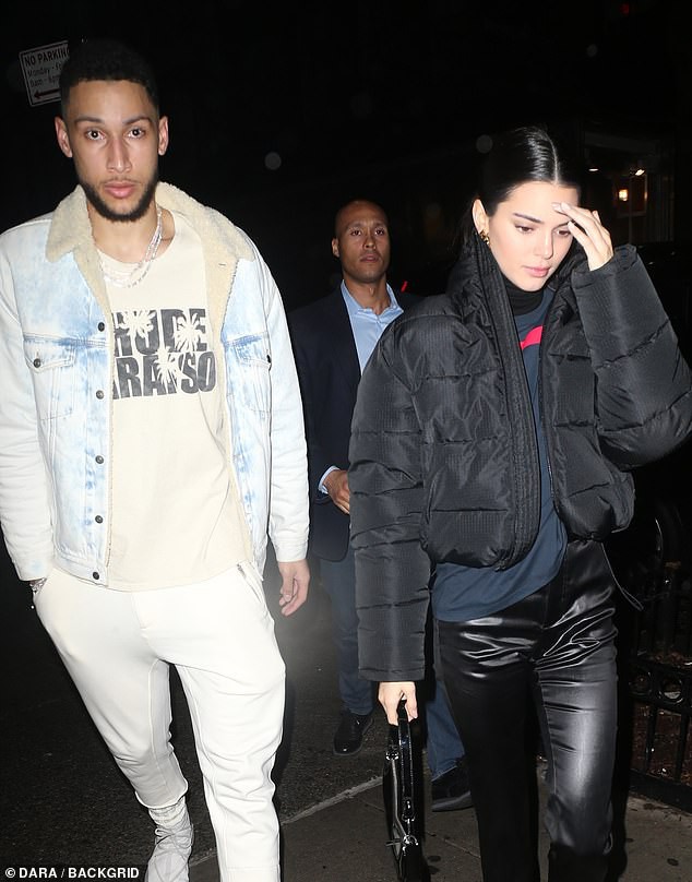 Kendall Jenner ôm hôn bạn trai cao 2m không rời trong nhà hàng, F.A nào nhìn vào cũng phải ghen tị! - Ảnh 6.