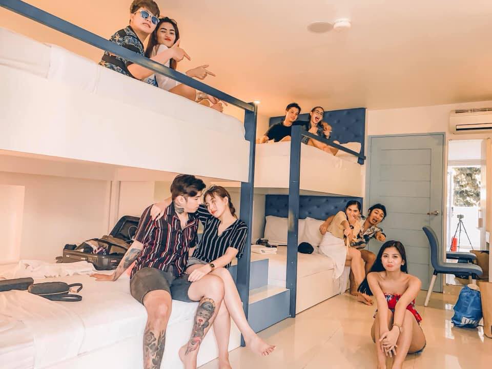 Đỉnh cao của bình thản là khi cô đơn nhưng vẫn du lịch cùng 4 cặp đôi siêu hạnh phúc - Ảnh 3. Đỉnh cao của bình thản là khi cô đơn nhưng vẫn du lịch cùng 4 cặp đôi siêu hạnh phúc - Ảnh 3.