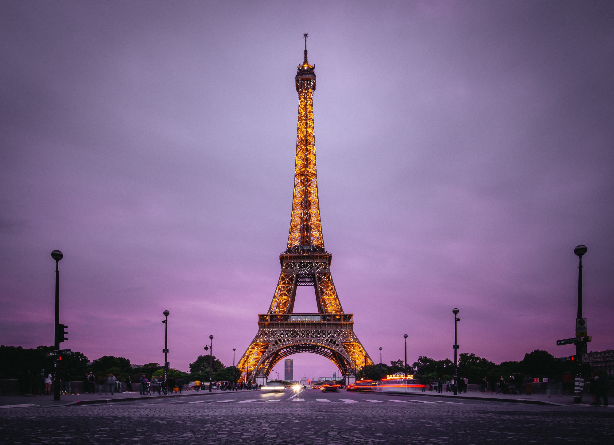 Chụp hình tháp Eiffel vào buổi tối có thể khiến bạn... bị kiện ra toà, và đây là lí do! - Ảnh 4. Chụp hình tháp Eiffel vào buổi tối có thể khiến bạn... bị kiện ra toà, và đây là lí do! - Ảnh 4.