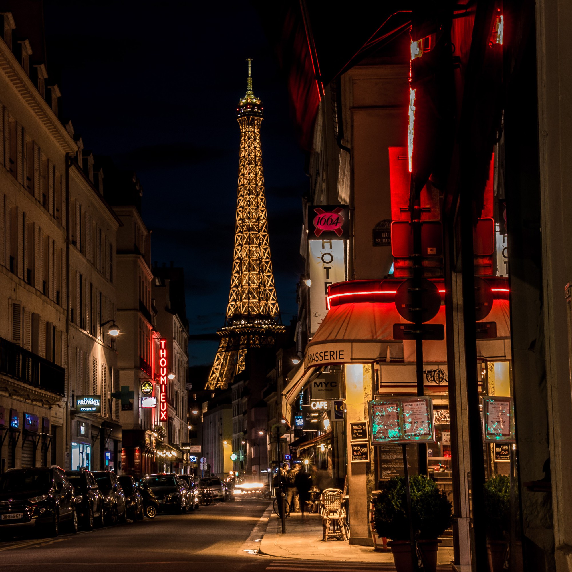 Chụp hình tháp Eiffel vào buổi tối có thể khiến bạn... bị kiện ra toà, và đây là lí do! - Ảnh 2. Chụp hình tháp Eiffel vào buổi tối có thể khiến bạn... bị kiện ra toà, và đây là lí do! - Ảnh 2.