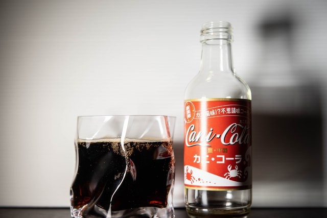 Người Nhật review Coca vị cua: Không bị tanh, giống Coca-Cola thường pha chút hải sản - Ảnh 3.