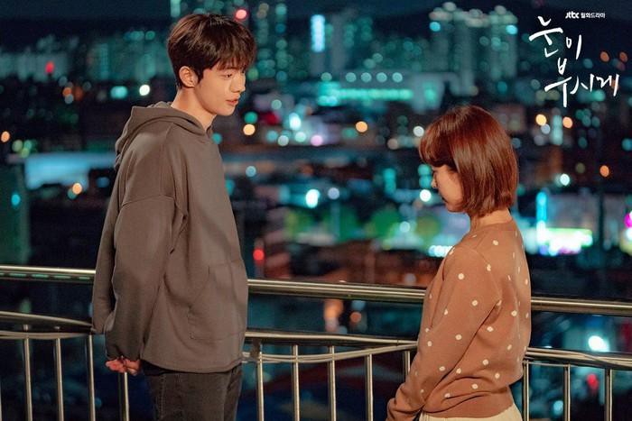 Nhìn Nam Joo Hyuk và Han Ji Min trong “Dazzling” mới thấy, không phải lúc nào công thức chàng cao kều và nàng nấm lùn cũng dễ thương - Ảnh 9. Nhìn Nam Joo Hyuk và Han Ji Min trong “Dazzling” mới thấy, không phải lúc nào công thức chàng cao kều và nàng nấm lùn cũng dễ thương - Ảnh 9.