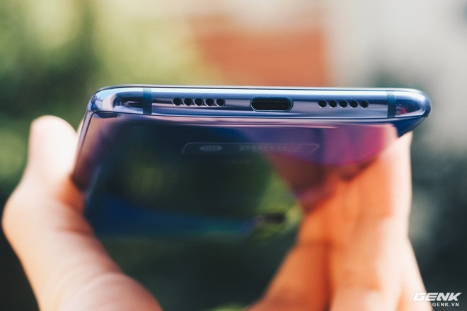 Mở hộp Xiaomi Mi 9: Snapdragon 855, 3 camera, cảm biến v&acirc;n tay dưới m&agrave;n h&igrave;nh, gi&aacute; 12 triệu - Ảnh 12.