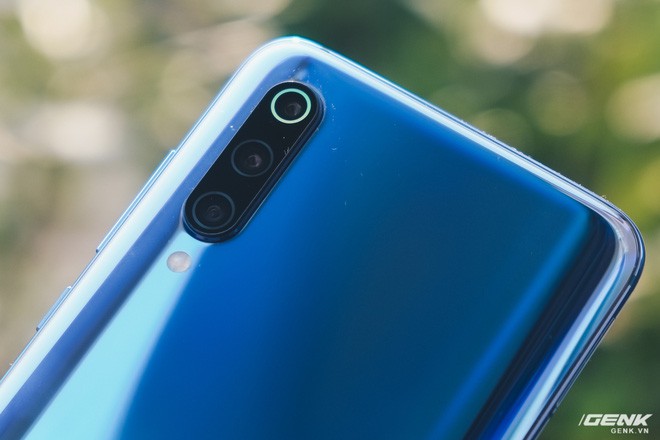 Mở hộp Xiaomi Mi 9: Snapdragon 855, 3 camera, cảm biến v&acirc;n tay dưới m&agrave;n h&igrave;nh, gi&aacute; 12 triệu - Ảnh 15.