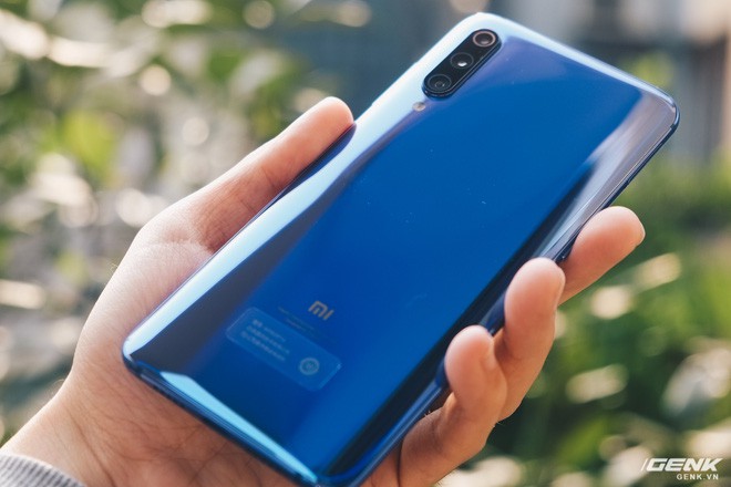 Mở hộp Xiaomi Mi 9: Snapdragon 855, 3 camera, cảm biến vân tay dưới màn hình, giá 12 triệu - Ảnh 6.