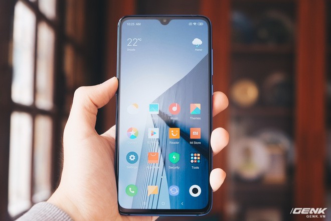 Mở hộp Xiaomi Mi 9: Snapdragon 855, 3 camera, cảm biến v&acirc;n tay dưới m&agrave;n h&igrave;nh, gi&aacute; 12 triệu - Ảnh 8.