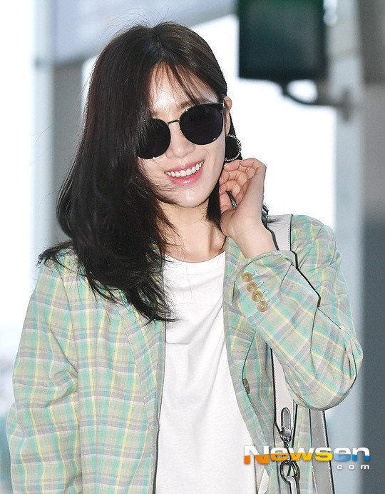 Mỹ nhân Eunjung (T-ara) rạng rỡ tại sân bay Hàn, chuẩn bị đặt chân đến TP.HCM vào trưa nay để quảng bá phim Việt - Ảnh 7.