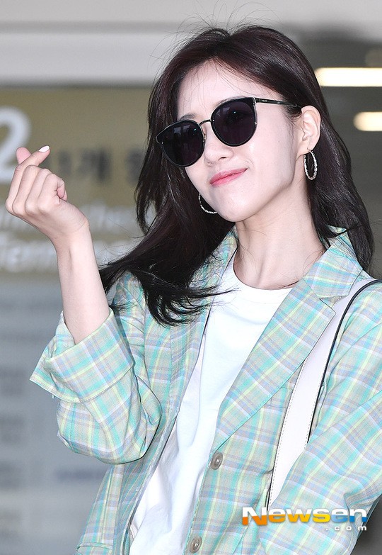 Mỹ nhân Eunjung (T-ara) rạng rỡ tại sân bay Hàn, chuẩn bị đặt chân đến TP.HCM vào trưa nay để quảng bá phim Việt - Ảnh 8.