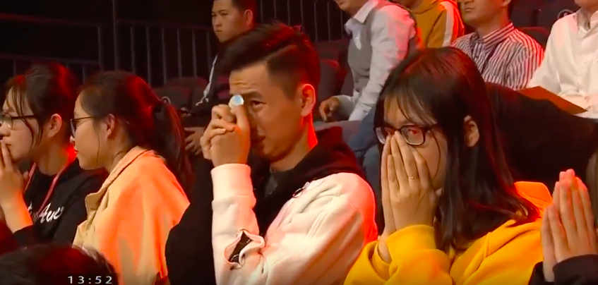 Chủ quan tại phần thi Về đích, hot boy Nghệ An khiến khán giả bật khóc nức nở vì tuột mất cơ hội vào Chung kết năm Olympia 2019 - Ảnh 5. Chủ quan tại phần thi Về đích, hot boy Nghệ An khiến khán giả bật khóc nức nở vì tuột mất cơ hội vào Chung kết năm Olympia 2019 - Ảnh 5.