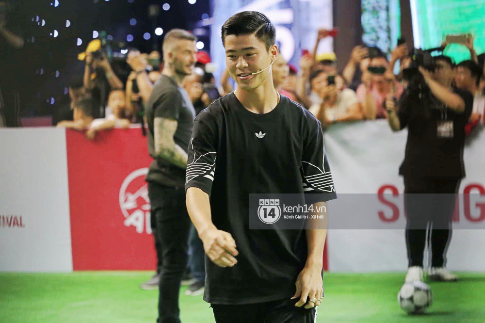 Sướng như Duy Mạnh: Sáng gặp huyền thoại Beckham, chiều cùng bạn gái xinh đẹp đi ăn và mua quà 8/3 cực ngọt ngào - Ảnh 4. Sướng như Duy Mạnh: Sáng gặp huyền thoại Beckham, chiều cùng bạn gái xinh đẹp đi ăn và mua quà 8/3 cực ngọt ngào - Ảnh 4.