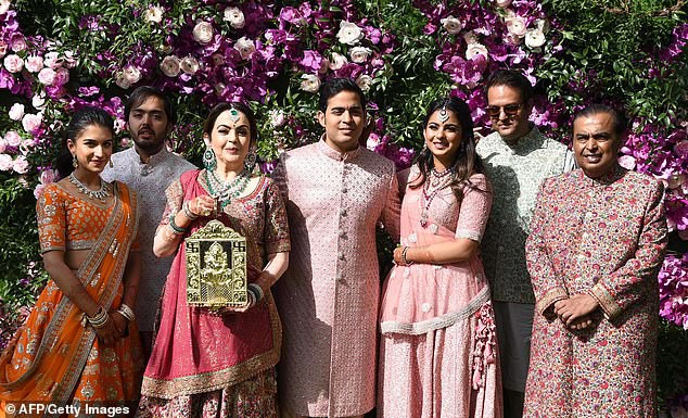 Dàn sao siêu khủng dự hôn lễ quý tử tỷ phú giàu nhất Ấn Độ: Hoa hậu thế giới, Cựu thủ tướng Anh, CEO Google góp mặt - Ảnh 7.