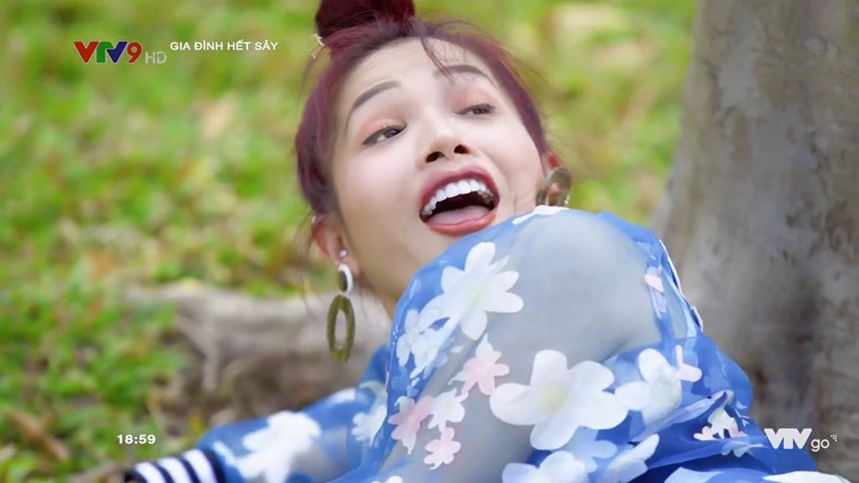 Đang ế bền bỉ, chớ dại m&agrave; học đ&ograve;i b&iacute; k&iacute;p cưa trai thần sầu của Khả Như trong Gia Đ&igrave;nh Hết Sảy - Ảnh 4.