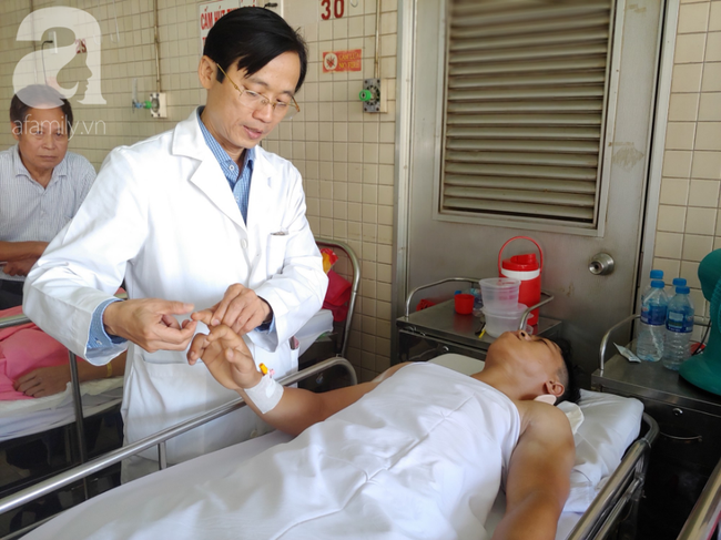 Thương cảnh vợ mù gửi 3 đứa con cho nhà dòng, một mình nuôi chồng liệt giường: “Anh phải về làm đôi mắt cho em” - Ảnh 11. Thương cảnh vợ mù gửi 3 đứa con cho nhà dòng, một mình nuôi chồng liệt giường: “Anh phải về làm đôi mắt cho em” - Ảnh 11.