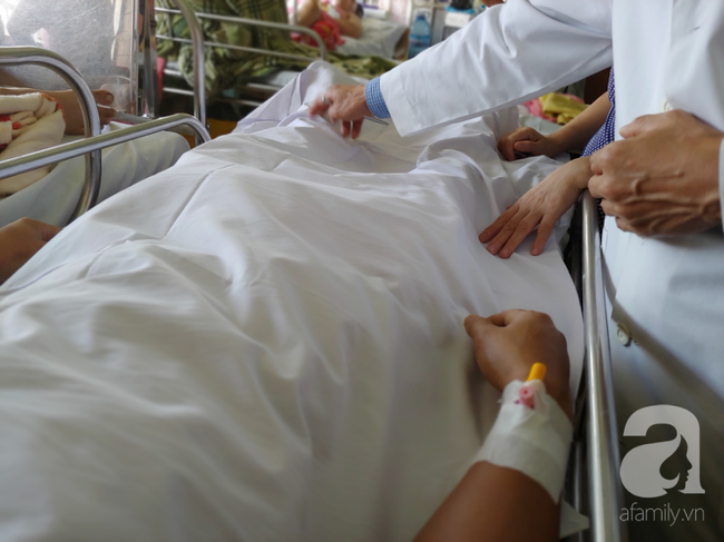Thương cảnh vợ mù gửi 3 đứa con cho nhà dòng, một mình nuôi chồng liệt giường: “Anh phải về làm đôi mắt cho em” - Ảnh 5. Thương cảnh vợ mù gửi 3 đứa con cho nhà dòng, một mình nuôi chồng liệt giường: “Anh phải về làm đôi mắt cho em” - Ảnh 5.