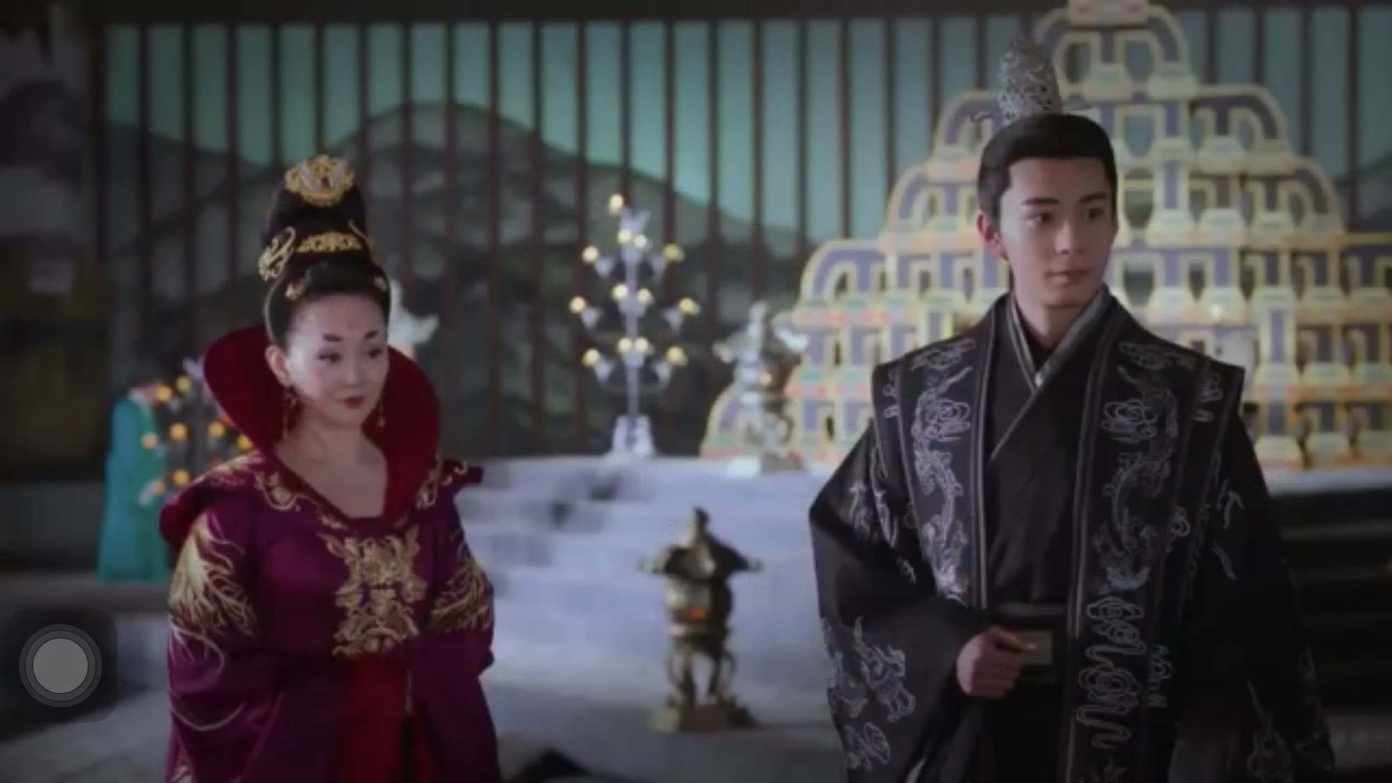 ... khiến cả hoàng hậu lẫn thái tử đều không biết nói gì hơn.