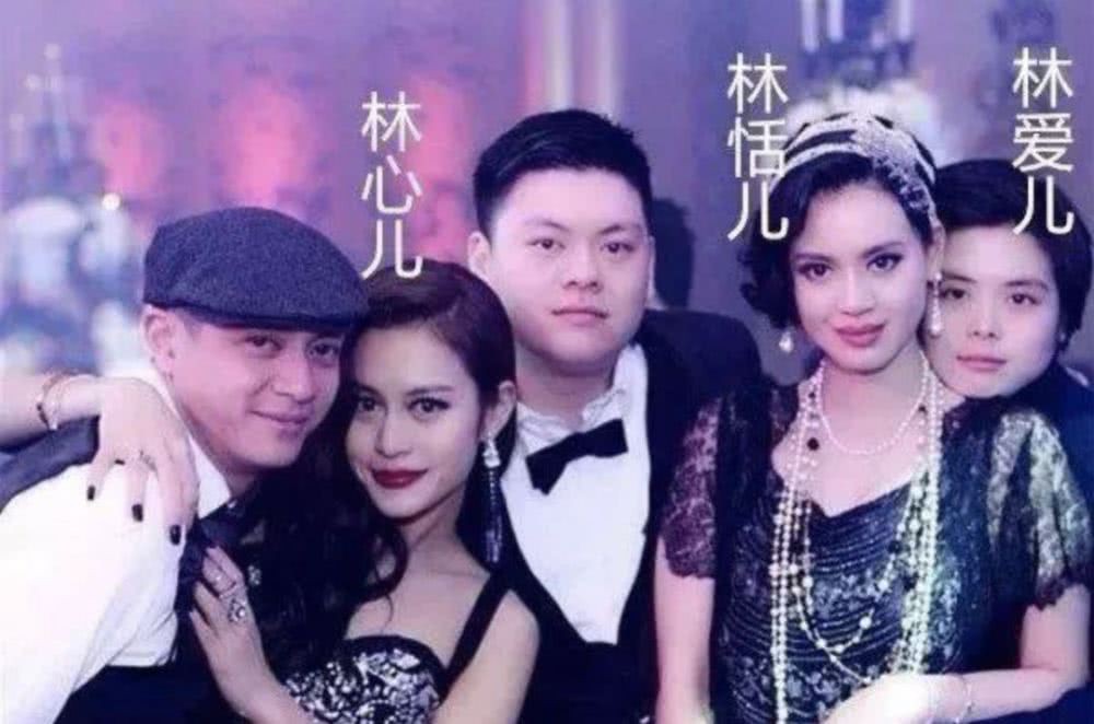 Tiểu thư nhà trùm sòng bạc Macau trước khi lấy bạn trai Harvard: 2 cuộc tình đồng tính, ăn chơi nổi loạn nức tiếng khi mới 16 tuổi - Ảnh 16. Tiểu thư nhà trùm sòng bạc Macau trước khi lấy bạn trai Harvard: 2 cuộc tình đồng tính, ăn chơi nổi loạn nức tiếng khi mới 16 tuổi - Ảnh 16.