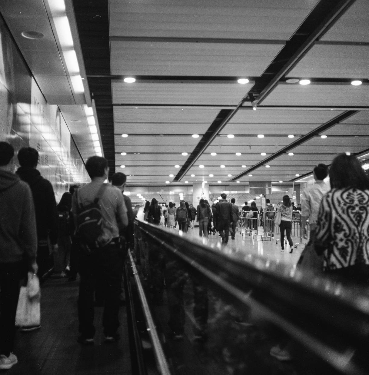 Có một Hong Kong tràn ngập mĩ cảm điện ảnh qua lăng kính của nhiếp ảnh gia người Đài Loan - Ảnh 5. Có một Hong Kong tràn ngập mĩ cảm điện ảnh qua lăng kính của nhiếp ảnh gia người Đài Loan - Ảnh 5.
