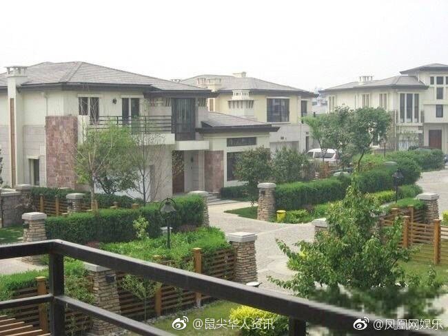 Chào đón quý tử về nhà, Triệu Lệ Dĩnh - Phùng Thiệu Phong đặc biệt sắm nhà 350 tỷ mừng hạnh phúc? - Ảnh 9. Chào đón quý tử về nhà, Triệu Lệ Dĩnh - Phùng Thiệu Phong đặc biệt sắm nhà 350 tỷ mừng hạnh phúc? - Ảnh 9.