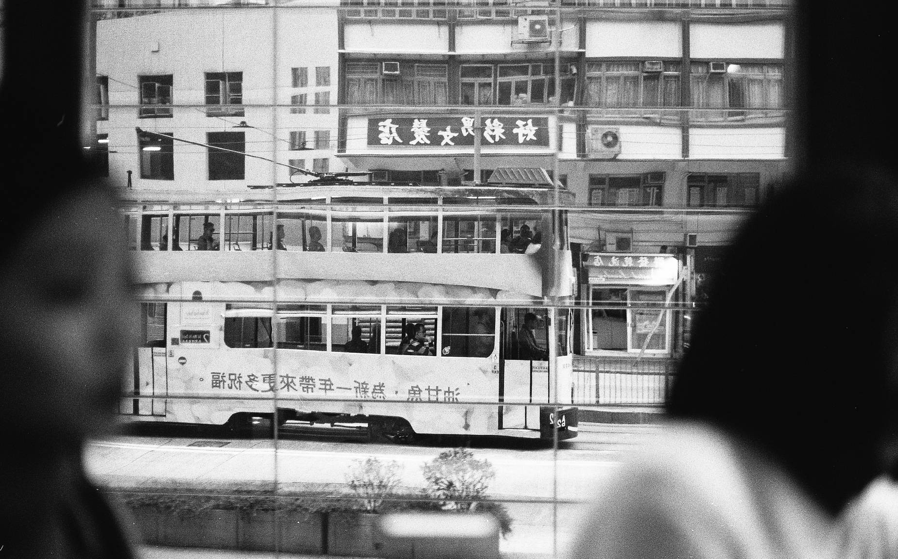 Có một Hong Kong tràn ngập mĩ cảm điện ảnh qua lăng kính của nhiếp ảnh gia người Đài Loan - Ảnh 2. Có một Hong Kong tràn ngập mĩ cảm điện ảnh qua lăng kính của nhiếp ảnh gia người Đài Loan - Ảnh 2.