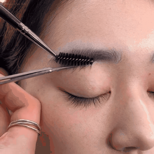 Đây là cách giúp bạn xử đẹp đôi lông mày rậm rạp thành gọn mảnh chỉ trong nháy mắt - Ảnh 2.