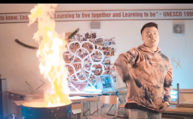  Chủ tịch Hà Nội yêu cầu điều tra thông tin nhóm Rapper đốt sách học sinh Amsterdam - Ảnh 1.