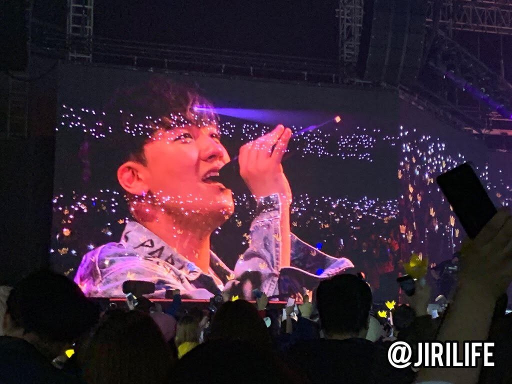 Lần cuối đứng trên sân khấu, Seungri đã khóc và nói lời xin lỗi với fan như thế nào trước cơn bão scandal? - Ảnh 9. Lần cuối đứng trên sân khấu, Seungri đã khóc và nói lời xin lỗi với fan như thế nào trước cơn bão scandal? - Ảnh 9.