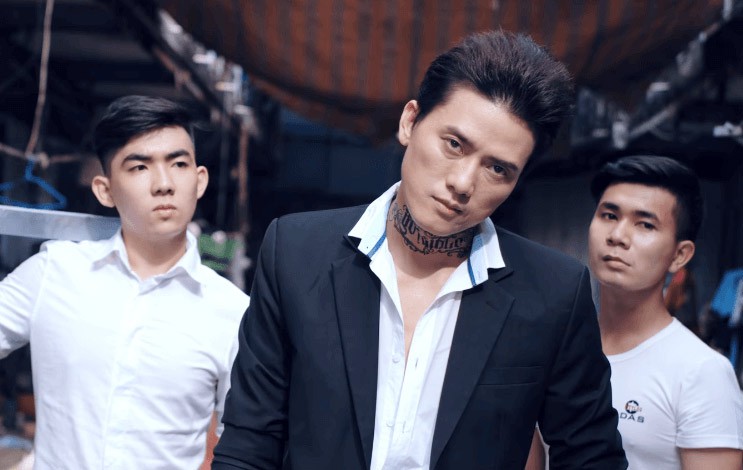 Giới giang hồ được Thu Trang tẩy trắng trong Chị Mười Ba như thế nào? - Ảnh 3. Giới giang hồ được Thu Trang tẩy trắng trong Chị Mười Ba như thế nào? - Ảnh 3.