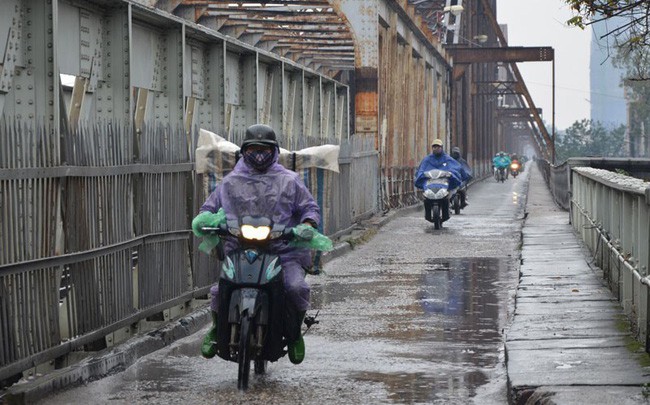 Ngày mai, Bắc Bộ đón đợt không khí lạnh mới, trời mưa rào và rét - Ảnh 1.