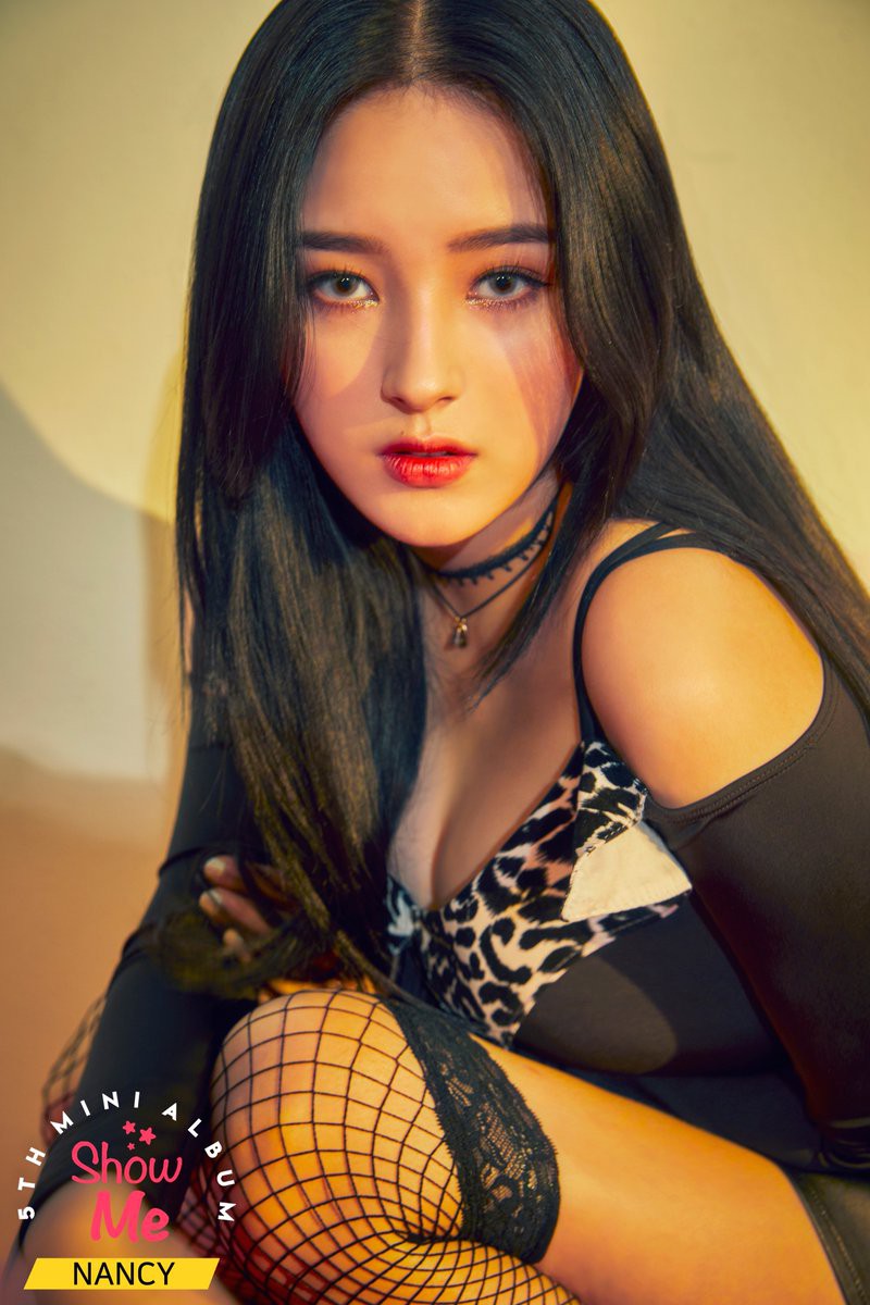Fan bức xúc khi thiên thần lai Nancy bị bắt mặc đồ hở bạo trong teaser album mới của MOMOLAND - Ảnh 4. Fan bức xúc khi thiên thần lai Nancy bị bắt mặc đồ hở bạo trong teaser album mới của MOMOLAND - Ảnh 4.