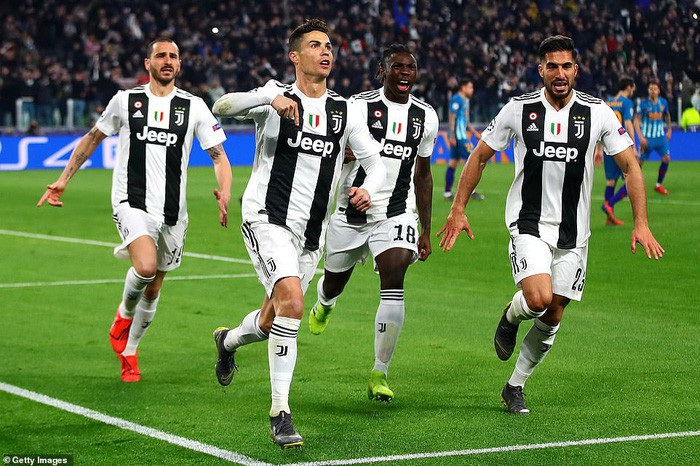 Ronaldo, anh là ai? Vị thần hay kẻ gian lận? Ronaldo, anh là ai? Vị thần hay kẻ gian lận?