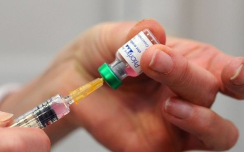 Italy ban hành luật “không vaccine-không đến trường” - Ảnh 1.