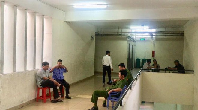 Người đàn ông sống độc thân chết trong nhà vệ sinh chung cư - Ảnh 2.