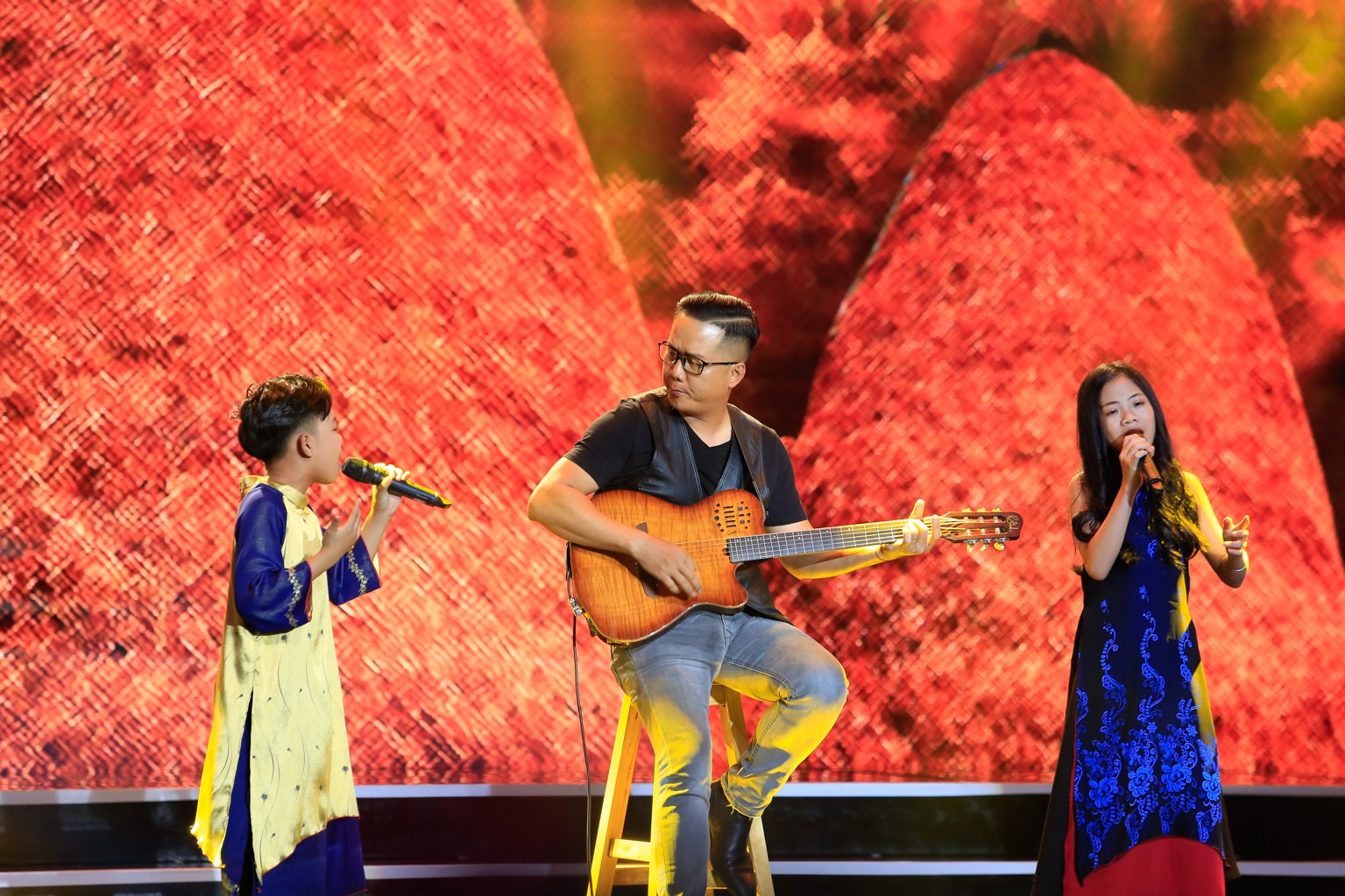Tuyệt đỉnh song ca nhí: 2 tiểu Hòa Minzy khiến khán giả nổi da gà - Ảnh 6. Tuyệt đỉnh song ca nhí: 2 tiểu Hòa Minzy khiến khán giả nổi da gà - Ảnh 6.