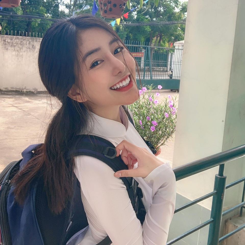 Võ Ngọc Trân khoe đạt giải nhì HSG Văn cấp thành phố: Người đâu đã xinh, biết kinh doanh lại học giỏi thế! - Ảnh 1. Võ Ngọc Trân khoe đạt giải nhì HSG Văn cấp thành phố: Người đâu đã xinh, biết kinh doanh lại học giỏi thế! - Ảnh 1.