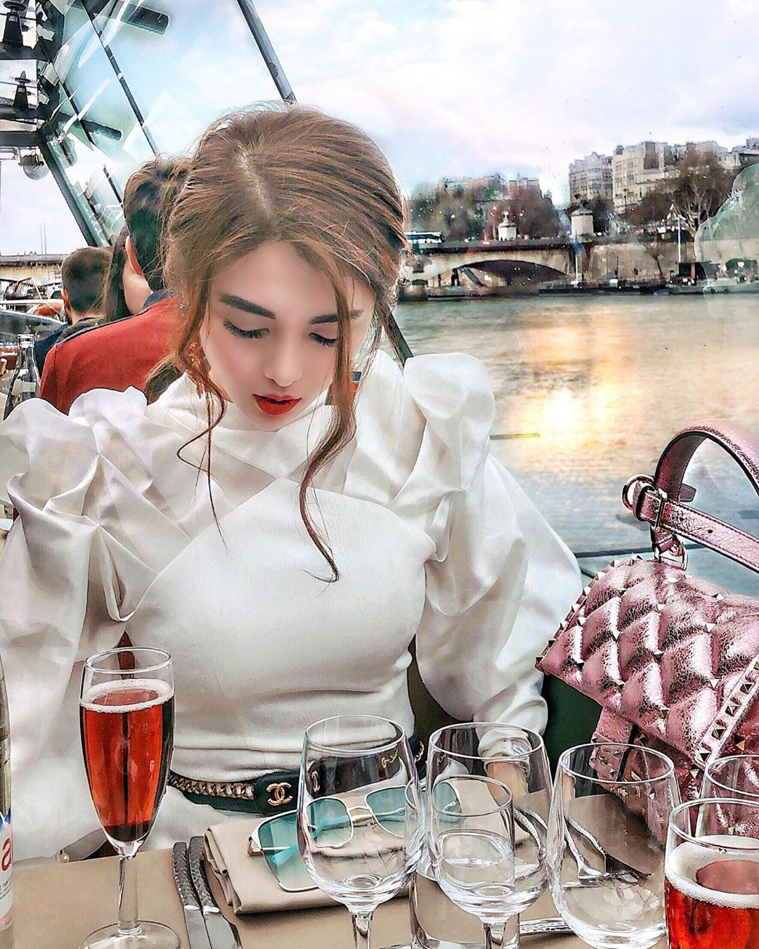 Từ ca sĩ, hot girl cho đến hội rich kids, ai cũng đổ xô đến Paris check-in nhiệt tình trong những ngày vừa qua - Ảnh 17. Từ ca sĩ, hot girl cho đến hội rich kids, ai cũng đổ xô đến Paris check-in nhiệt tình trong những ngày vừa qua - Ảnh 17.