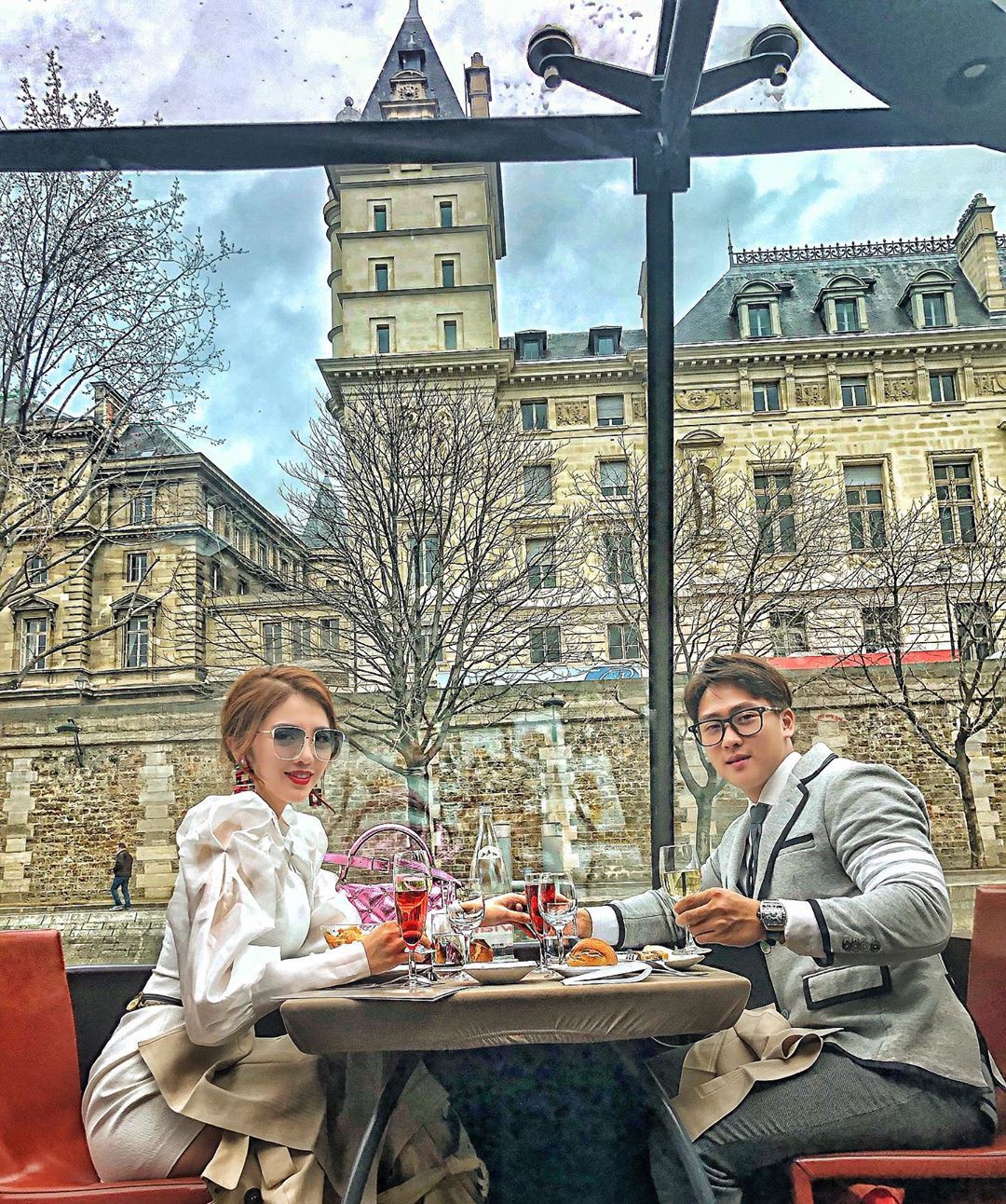 Từ ca sĩ, hot girl cho đến hội rich kids, ai cũng đổ xô đến Paris check-in nhiệt tình trong những ngày vừa qua - Ảnh 20. Từ ca sĩ, hot girl cho đến hội rich kids, ai cũng đổ xô đến Paris check-in nhiệt tình trong những ngày vừa qua - Ảnh 20.