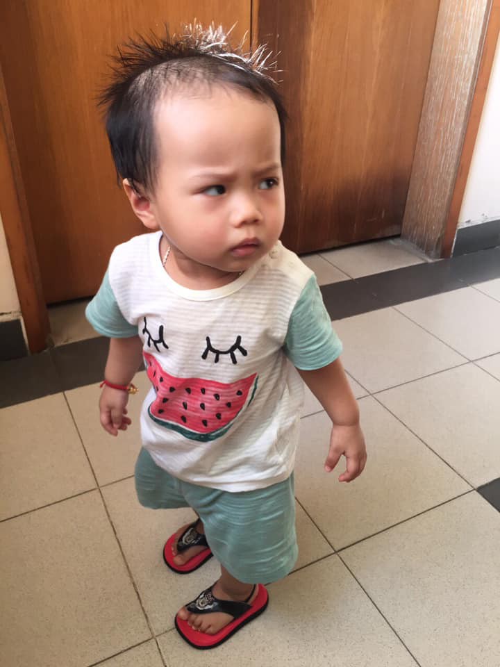 Được mẹ rủ chụp ảnh tự sướng, biểu cảm lạnh lùng ra mặt của cậu bé khiến dân mạng cười nghiêng ngả - Ảnh 5.