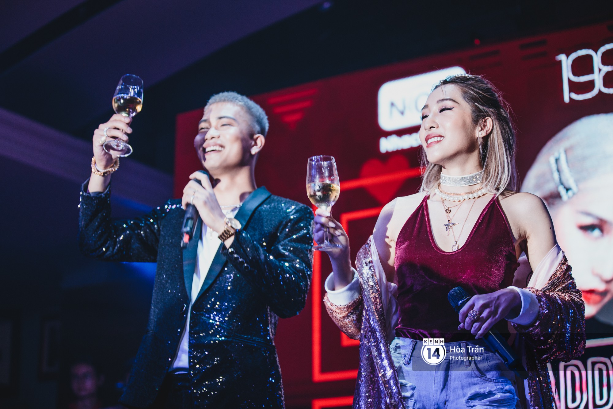 Emily và Big Daddy khóa môi nhau cực ngọt, công khai nói lời yêu lãng mạn tại concert đầu tiên trong sự nghiệp - Ảnh 3. Emily và Big Daddy khóa môi nhau cực ngọt, công khai nói lời yêu lãng mạn tại concert đầu tiên trong sự nghiệp - Ảnh 3.