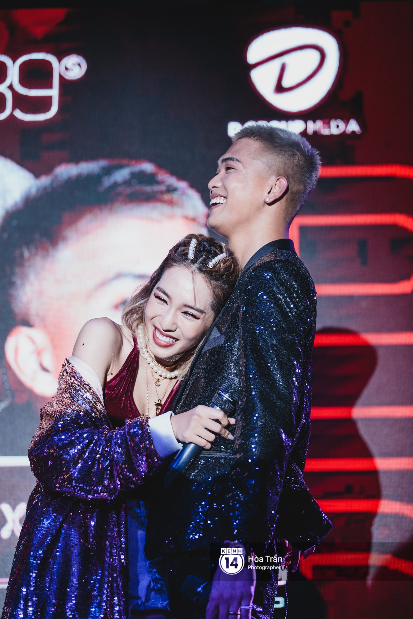 Emily và Big Daddy khóa môi nhau cực ngọt, công khai nói lời yêu lãng mạn tại concert đầu tiên trong sự nghiệp - Ảnh 7. Emily và Big Daddy khóa môi nhau cực ngọt, công khai nói lời yêu lãng mạn tại concert đầu tiên trong sự nghiệp - Ảnh 7.