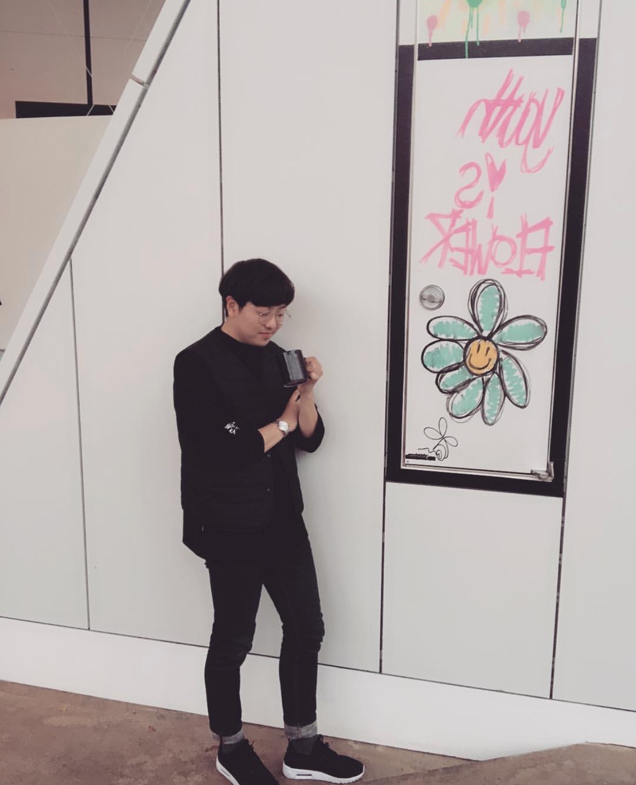 Giữa tâm bão Seungri và những người bạn, quán cà phê tâm huyết một thời của G-Dragon bất ngờ thông báo dừng hoạt động - Ảnh 3. Giữa tâm bão Seungri và những người bạn, quán cà phê tâm huyết một thời của G-Dragon bất ngờ thông báo dừng hoạt động - Ảnh 3.