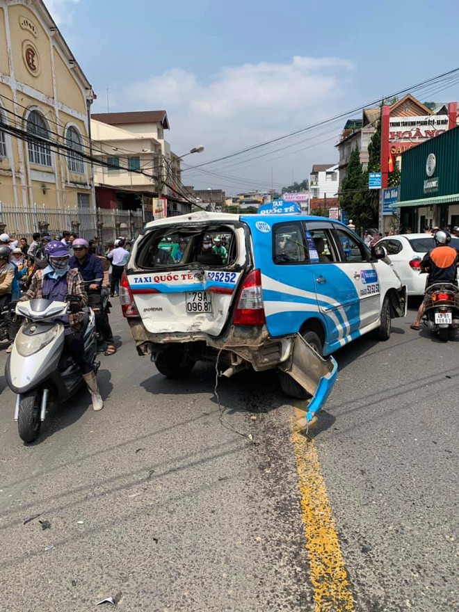 Thanh niên quốc tịch Mỹ gây tai nạn liên hoàn ở Đà Lạt kích động tại trụ sở công an - Ảnh 3.