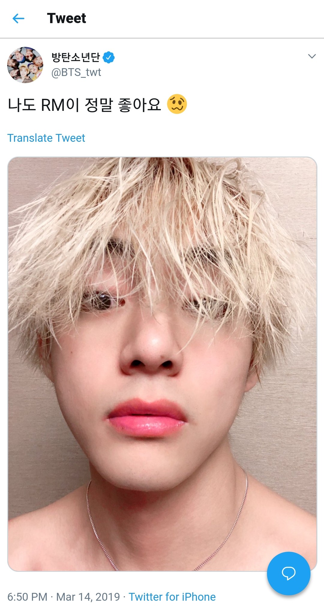 Lúc showbiz Hàn rối loạn vì scandal, V (BTS) đã khiến ARMY toàn thế giới sục sôi chỉ với 1 bức ảnh - Ảnh 1. Lúc showbiz Hàn rối loạn vì scandal, V (BTS) đã khiến ARMY toàn thế giới sục sôi chỉ với 1 bức ảnh - Ảnh 1.