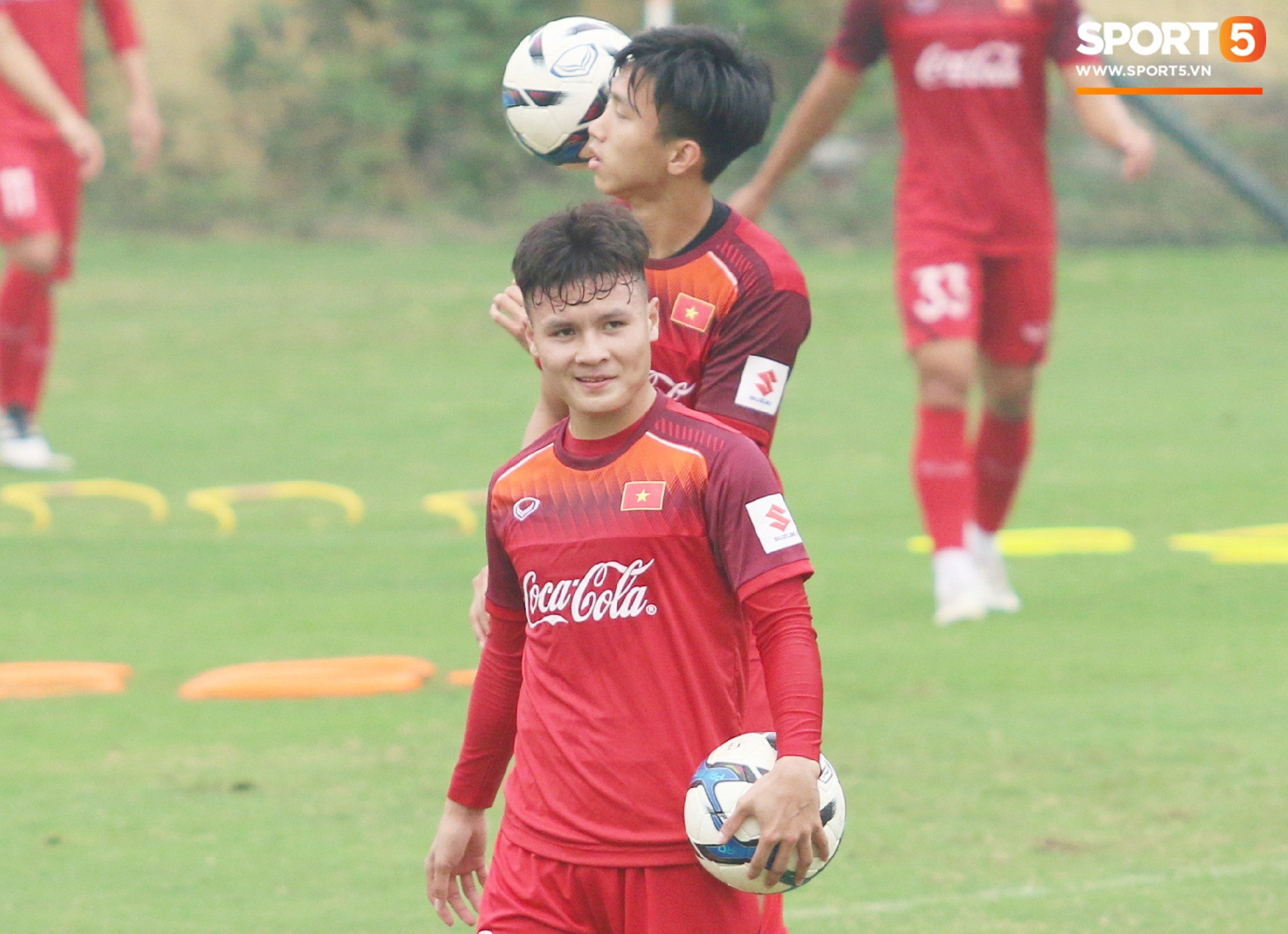 Quang Hải tẽn tò khi biểu diễn bất thành động tác qua người cực khó - Ảnh 7.