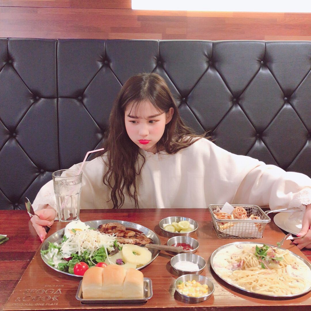 Chẳng bao giờ giàu nổi vì cứ ném tiền qua cửa sổ vào mỹ phẩm, đồ ăn và mua hàng giảm giá - Ảnh 1. Chẳng bao giờ giàu nổi vì cứ ném tiền qua cửa sổ vào mỹ phẩm, đồ ăn và mua hàng giảm giá - Ảnh 1.