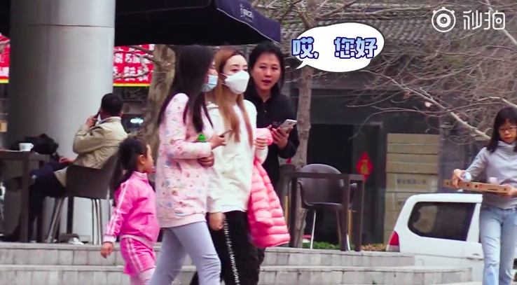 “Lơ đẹp” người lạc đường xin giúp đỡ, Lý Tiểu Lộ nhận mưa gạch đá từ cư dân mạng - Ảnh 3. “Lơ đẹp” người lạc đường xin giúp đỡ, Lý Tiểu Lộ nhận mưa gạch đá từ cư dân mạng - Ảnh 3.