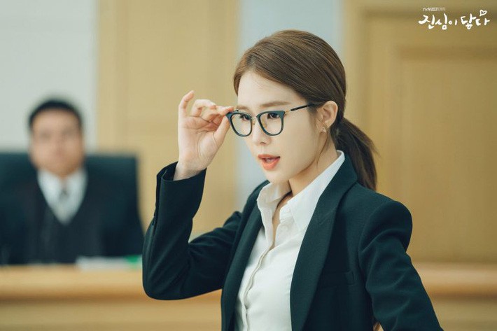 Tóc đuôi ngựa phải buộc theo cách của Yoo In Na trong Chạm Vào Tim Em mới sang chảnh - Ảnh 3. Tóc đuôi ngựa phải buộc theo cách của Yoo In Na trong Chạm Vào Tim Em mới sang chảnh - Ảnh 3.