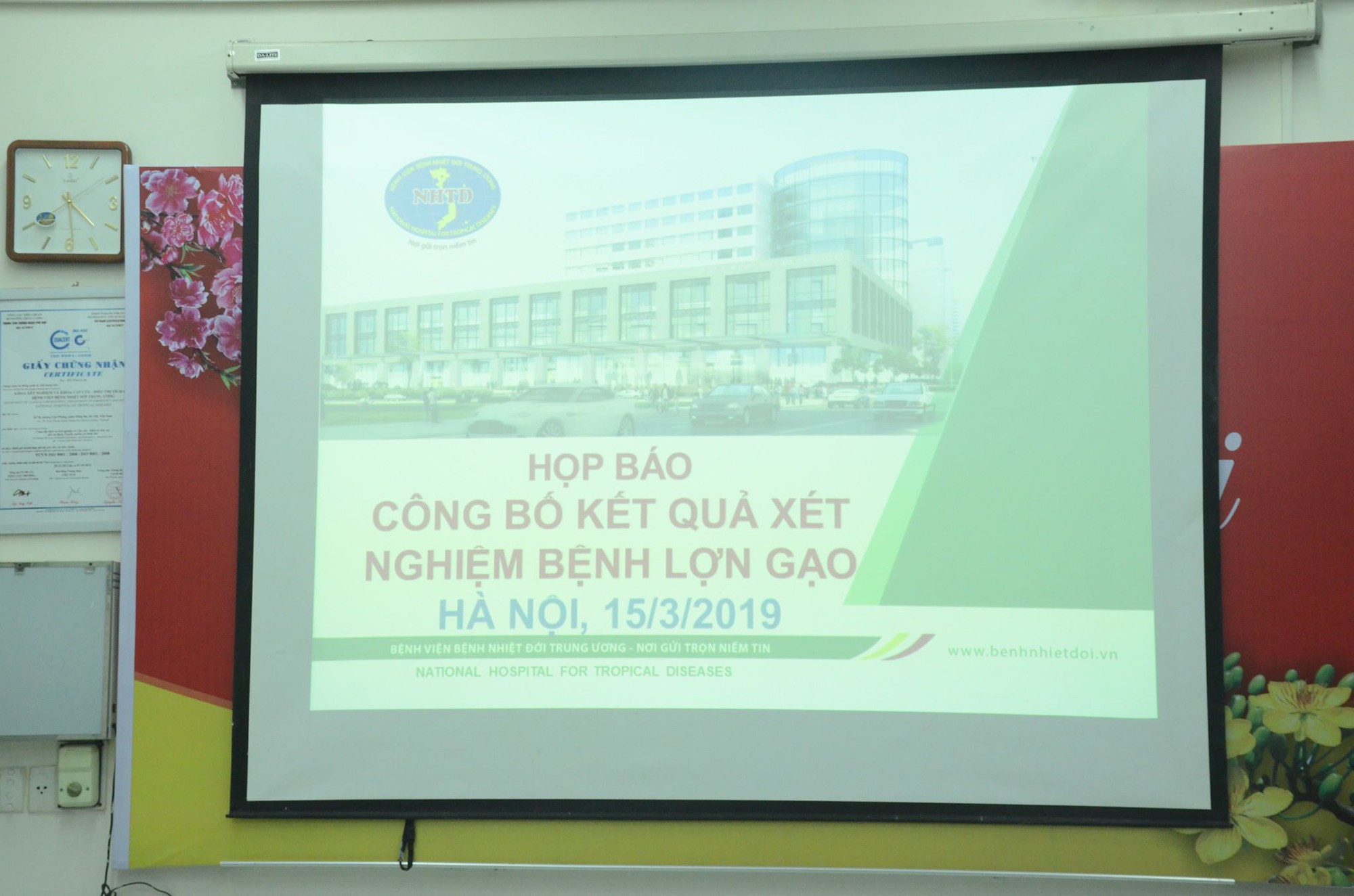 Họp báo công bố kết quả vụ gần 400 học sinh ở Bắc Ninh nghi bị nhiễm khuẩn ấu trùng sán lợn phải xuống Hà Nội khám - Ảnh 1. Họp báo công bố kết quả vụ gần 400 học sinh ở Bắc Ninh nghi bị nhiễm khuẩn ấu trùng sán lợn phải xuống Hà Nội khám - Ảnh 1.
